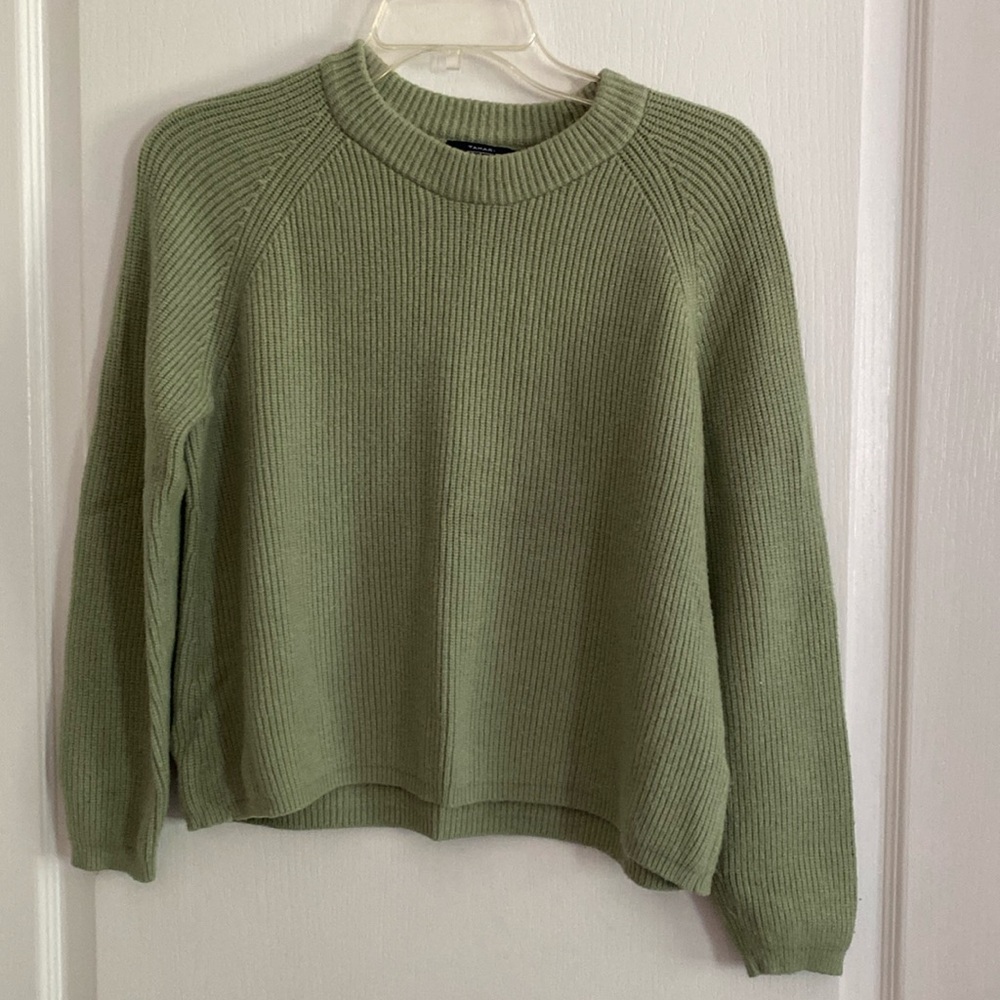 Green Tahari sweater. Size Large. Good condition.